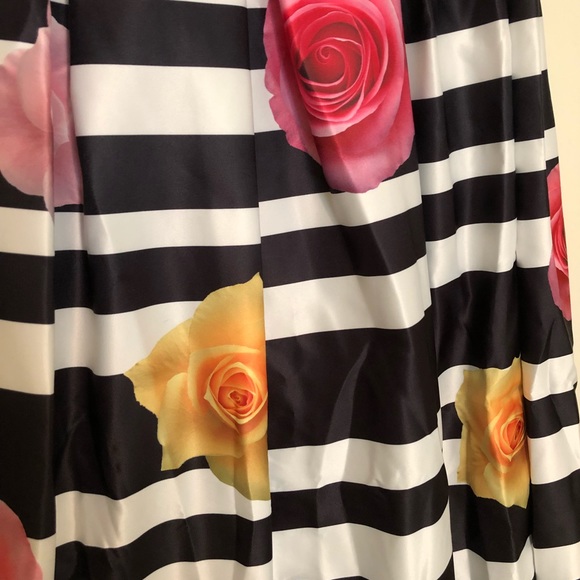 ❌ SOLD skirt Med/Large satin striped rose flower - Picture 4 of 6